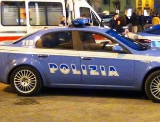 Avverte un malore e cade nella vasca da bagno: Polizia di Trani e 118 salvano 98enne che vive solo in casa