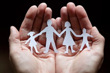 Aiuti materiali a famiglie indigenti, il Comune di Trani dona occhiali, farmaci ed anche un funerale