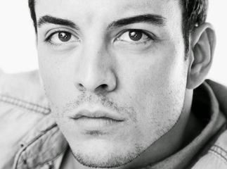 L’attore di Trani Giuseppe Verzicco al Tg2 per parlare del musical “La febbre del sabato sera”