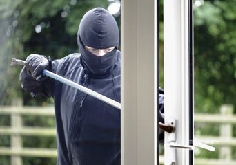 Abbaia il cane, urla il bambino solo in casa: a Trani, sventato l'ennesimo furto nel quartiere di Capirro