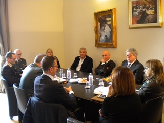 Il sindaco di Trani ha già incontrato il prefetto: l'omicida di Antonio Mastrodonato avrebbe le ore contate. Ed arrivano rinforzi per i controlli in città