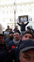 Protesta a Roma contro la direttiva Bolkestein, pochi ambulanti oggi al mercato di Trani