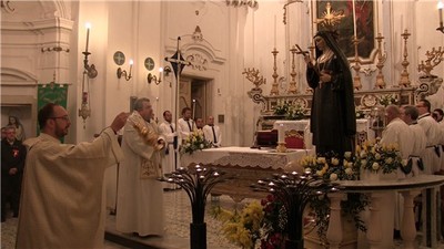 VIDEO. Trani religiosa, la consegna delle reliquie di santa Rita alla Pia associazione di Bisceglie