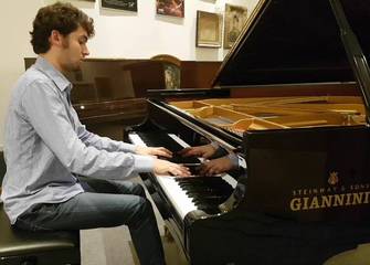 Stagione concertistica, questa sera il pianista Angelo Nasuto nella biblioteca di Trani