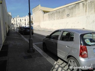 Via Chiarelli, «sfrattati» i bus dei turisti in visita a Trani: parcheggio libero per gli utenti di Amet. Pullman destinati in piazza Gradenigo e via Finanzieri