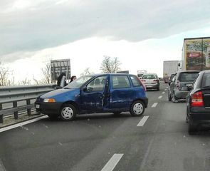 Incidente auto-camion fra Trani e Barletta: illese due suore