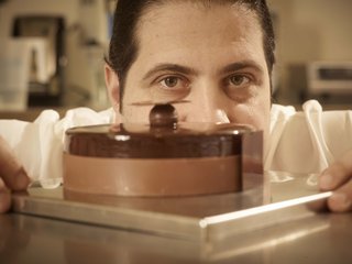 Gianluca Fusto e la sua pasticceria d’autore: oggi il corso per professionisti nelle scuole di Anice Verde di Trani