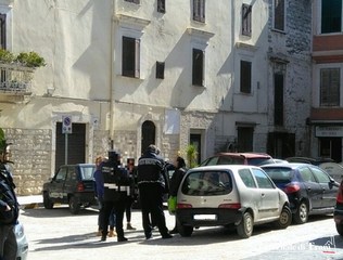 Trani, la Cgil se ne va e gli abusivi ringraziano: occupata anche l'ex sede del sindacato, in piazza Marconi