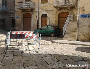 Basole dissestate in via Carrettieri, il Comune di Trani ristora con 2mila euro la caduta di un cittadino