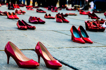 Al via anche a Trani “Scarpe rosse”, il progetto di inclusione socio-lavorativa delle donne vittime di violenza