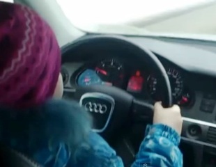 Trani, resta in macchina da sola ed il veicolo si mette in moto: solo tanto spavento