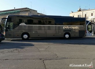 I bus turistici a Trani si prendono la rivincita: «occupato» il loro ex parcheggio del lungomare Chiarelli. E manca ancora un'area «ad hoc»