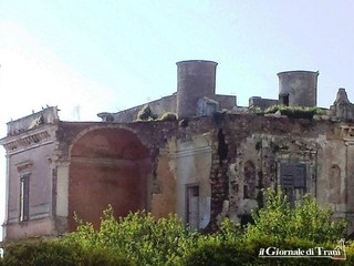 Trani, crolla porzione di una villa in zona Stadio. Nessun danno a persone