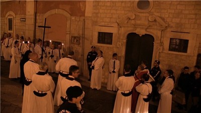VIDEO. Trani religiosa, la via Crucis itinerante dell'Arciconfraternita dell'Addolorata