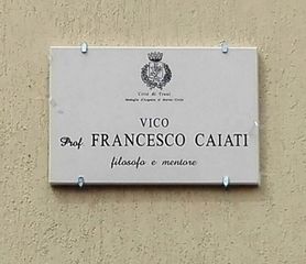 Benvenuto vico Caiati: installata e benedetta la targa toponomastica dell'ex vico Bisceglie