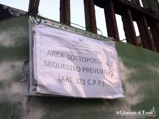 Cadono da un solaio dell'ex distilleria di Trani per recuperare un pallone: quattro minorenni feriti, area sotto sequestro