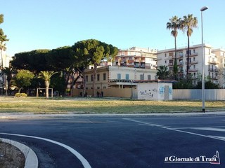 Villa Bini, verso la trasformazione del viale centrale in strada pedonale. «Assalto» dei fedeli per le Palme
