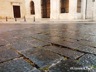 Trani, fra Addolorata e basolato a pezzi: questa mattina, lavori straordinari davanti a Santa Teresa