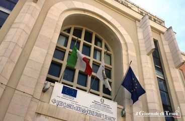 Trani, Liceo De Sanctis e Circolo Petronelli uniti nei percorsi di apprendimento: domani la presentazione del progetto «Etwinning team»