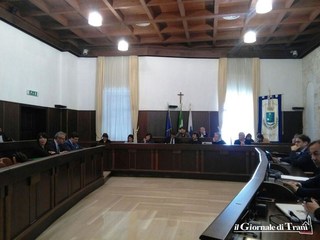Consiglio comunale di Trani, la maratona sul bilancio è partita. Diretta web eccezionalmente su Youtube. Info