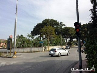 Auto su centralina e corto circuito: Trani, semafori in tilt da giorni in due incroci super trafficati