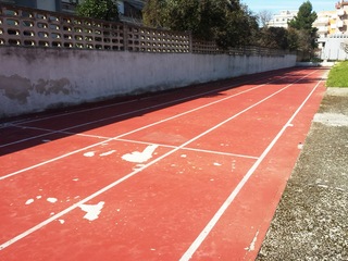 Il «pistino» di atletica alla Beltrani mostra già i segni del tempo: fu inaugurato cinque anni fa, ma è scarsamente utilizzato