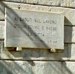 Trani e la fine ingloriosa della targa per i caduti sul lavoro, Capone: «Ne ricollocheremo una in quello stesso posto»