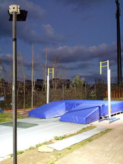 Palazzetto di Trani, ripristinati i fari della pedana di salto con l'asta con i gettoni di presenza di Barresi