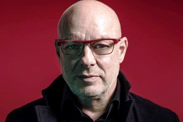 Oggi, a Trani, Brian Eno inaugurerà la mostra 