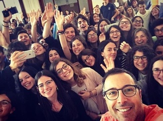 «Maggio dei libri», Luca Bianchini a Trani: «Il telefonino ci ha reso meno sicuri, un libro ci ridà certezze»