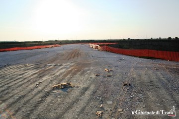 Discarica di Trani, ecco le prime foto di lotti coperti e lavori in corso. Bottaro di Gregorio: «Altro che inoperosi, e l'inquinamento sta rientrando»
