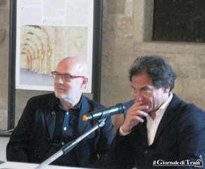 VIDEO. Brian Eno al castello svevo di Trani presenta la sua mostra 