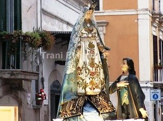 Trani religiosa, foto e video della processione della Madonna dell'Apparizione