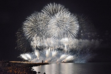 Fra un mese torna a Trani il «Festival dell'arte pirotecnica»: cinque fuochi, nessun finanziamento pubblico ed una lotteria benefica