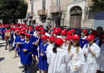 Capaci, venticinque anni dopo: centinaia di bambini in piazza Longobardi, a Trani, manifestano per la legalità