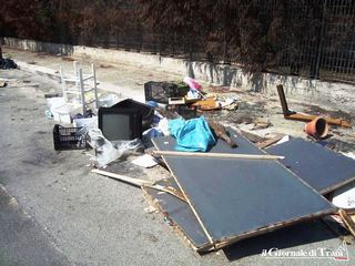 Strade di Trani trasformate in discarica, il caso di via Papa Giovanni XXIII