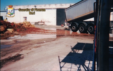 Inchiesta rifiuti Campania-Puglia, fra gli indagati anche il chimico che analizza i pozzi della discarica di Trani