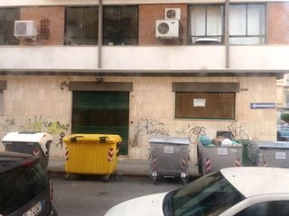 Trani, in via Umberto nuovi cassonetti della differenziata: si spera fermino i conferimenti selvaggi