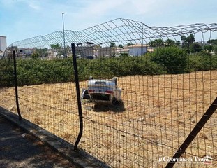 Trani sud, auto fuori strada in via Martiri di Palermo: ferito il conducente, finito in un terreno