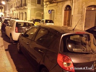 Sosta selvaggia e multe, il Comune di Trani chiederà agli automobilisti il risarcimento dei danni procurati ai marciapiedi