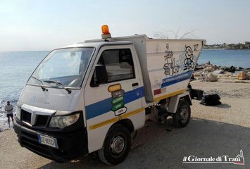 Pulizia delle spiagge di Trani, ieri servizio straordinario anticipato. Da giovedì si parte sull'intero litorale