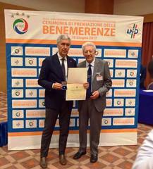 Più di vent’anni di attività come dirigente sportivo: la Lega Nazionale Dilettanti premia Mauro Simone dell’Apulia Trani