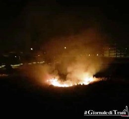 Trani, ordinanza antincendi: da oggi i proprietari dei terreni non arati sono da sanzionare. Nella notte, altro rogo nella periferia nord