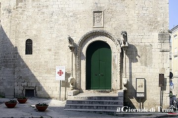 Porta della chiesa di san Giacomo di Trani, il rettore Giannotti: «Nessun privato può raccogliere fondi»