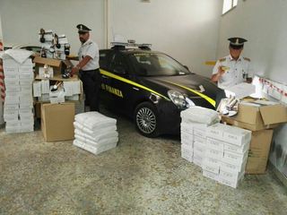 Mercato di Trani, la Guardia di finanza di Andria sequestra scarpe contraffatte