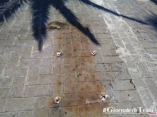 Panchine sul lungomare di Trani: saranno 25, in pietra e con schienale. Impegnati 27.450 euro in favore della ditta Domenico Di Gioia