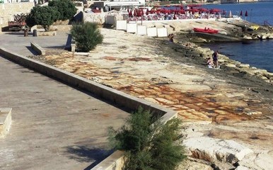 Trani, a Marechiaro via lo scheletro del solarium. Ma il concessionario inizierà i lavori solo a fine estate