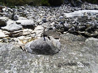 Detriti e pericoli: Trani, a distanza di un anno l'area dell'ex cabina sugli scogli è ancora da bonificare
