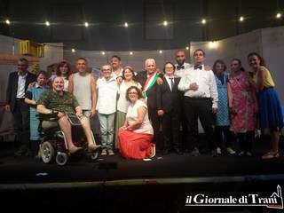 Oggi il Giullare scende fra le strade di Trani: si parte dalla villa comunale