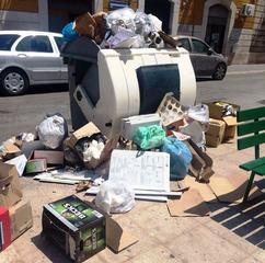 «Piazza Cittadella, pattumiera della città»: la denuncia di Trani a capo